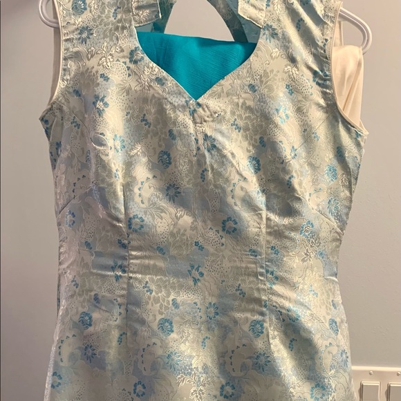 Beautiful Indian Outfit in Chinese Silk with Salwaar and matching dupatta - Picture 2 of 2